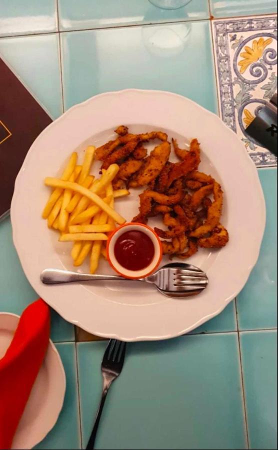 Capital O Bvh Hospitality Near Pvr Ansal Plaza Greater Noida Hotel Buitenkant foto
