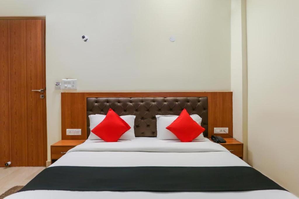 Capital O Bvh Hospitality Near Pvr Ansal Plaza Greater Noida Hotel Buitenkant foto