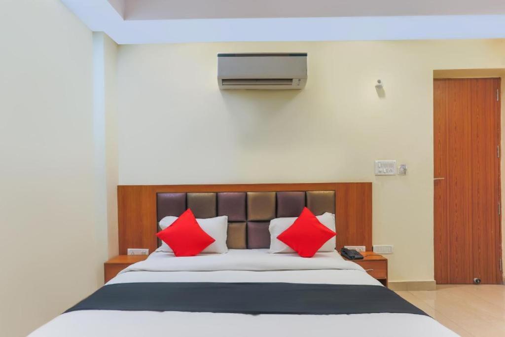 Capital O Bvh Hospitality Near Pvr Ansal Plaza Greater Noida Hotel Buitenkant foto